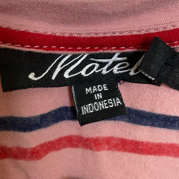 Pink crop top with red and blue strips - Picture 4 of 4